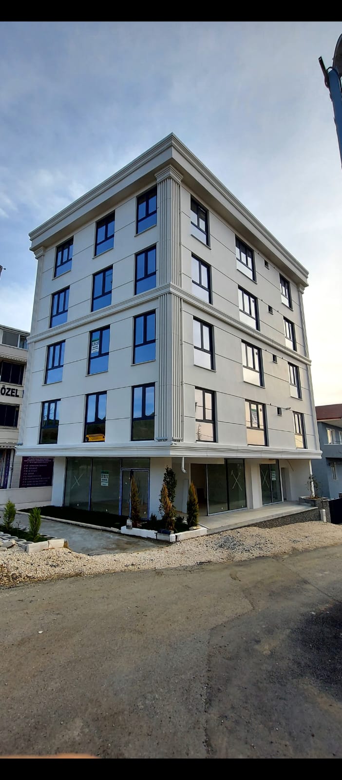 Full Commercial-Residential Building for Sale on E5 Front – Büyükçekmece